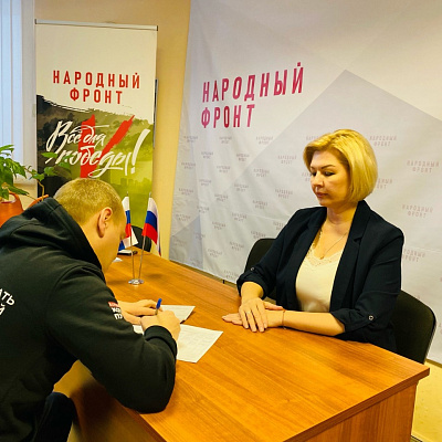 Екатерина Жданова присоединилась к Единому Дню сбора подписей в поддержку выдвижения кандидатуры Владимира Путина